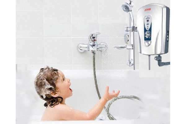 Bật bình nóng lạnh 24/24: Thói quen gây tốn điện và nguy hiểm chết người