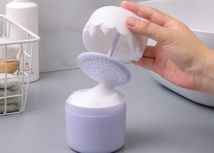 Cốc tạo bọt thông minh tạo ra lớp bọt đặc mịn như kem sữa chỉ sau vài lần dập