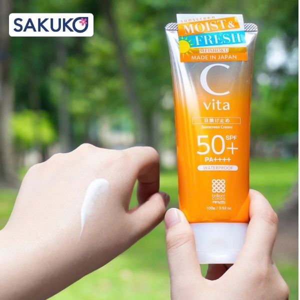Meishoku C Vita Sunscreen Cream có kết cấu mỏng mịn dễ tệp vào da