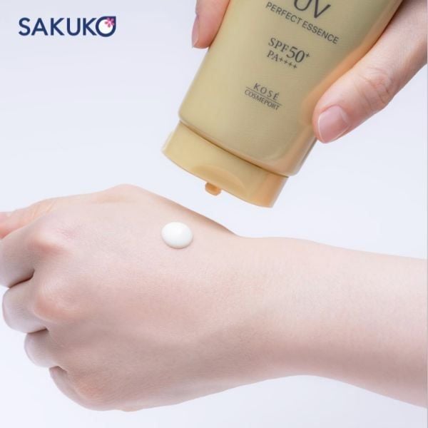 Kose Suncut UV Perfect Essence Super Water Proof với textture mỏng nhẹ dễ dàng tệp vào da