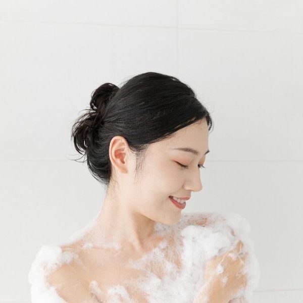 MOIST DIANE- Sữa tắm dưỡng ẩm hương cam quýt