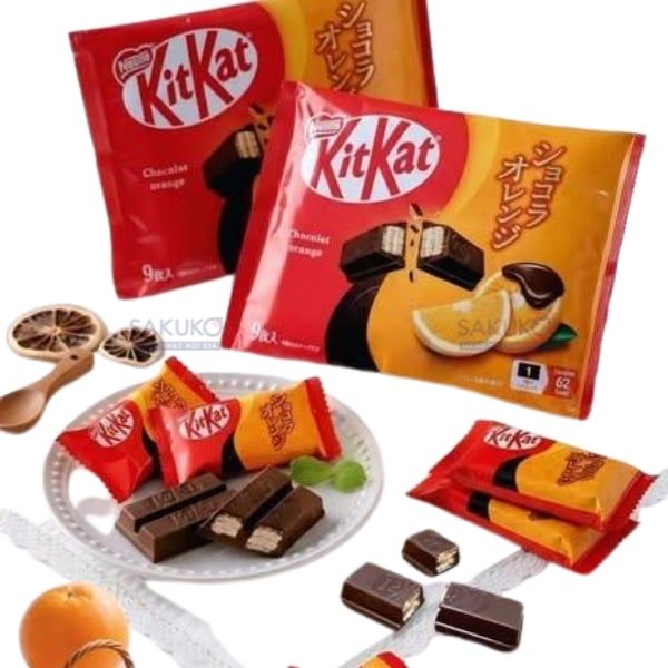 thưởng thức bánh KitKat Nestle vị cam và socola