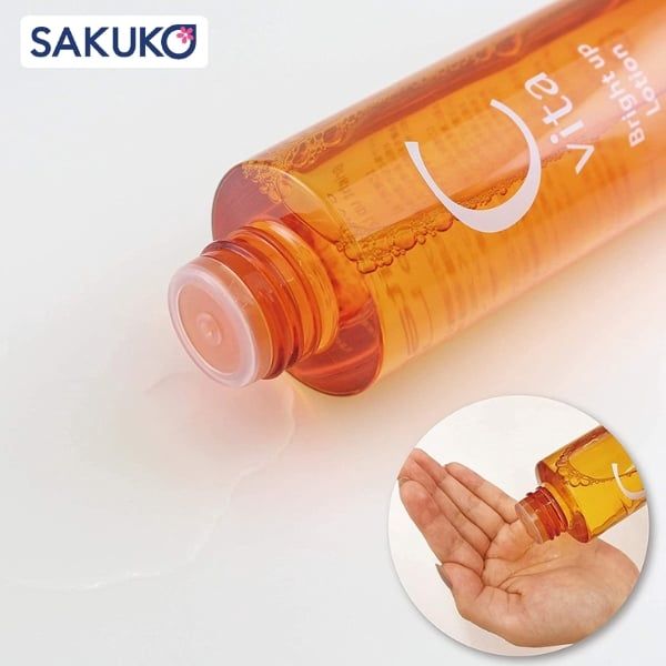 Sử dụng nước hoa hồng Meishoku C Vita Bright Up Lotion sau bước làm sạch da