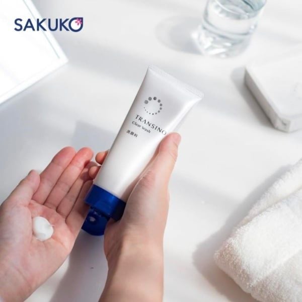 Tạo bọt bông mịn giúp làm sạch sâu lỗ chân lông khi sử dụng sữa rửa mặt Transino Clear Wash