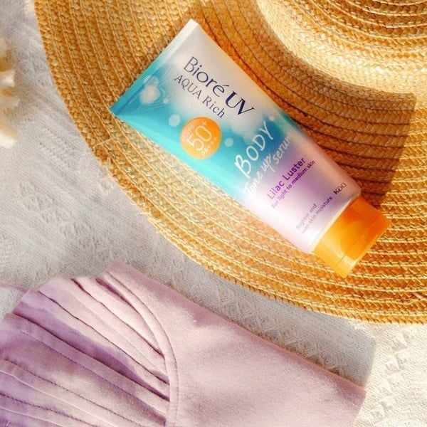 Công nghệ hiệu chỉnh màu sắc Color-correcting với kết cấu màu be đào tự nhiên, giúp làm đều màu da và che mờ khuyết điểm