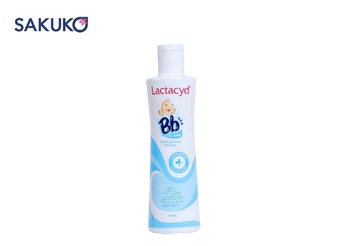 Lactacyd BB chứa Acid Lactic giúp ức chế vi khuẩn và đặc trị rôm sảy, hăm tã hiệu quả