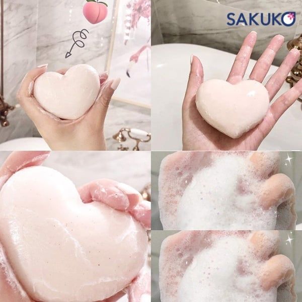 Làm ướt bánh xà phòng và tạo bọt trên da