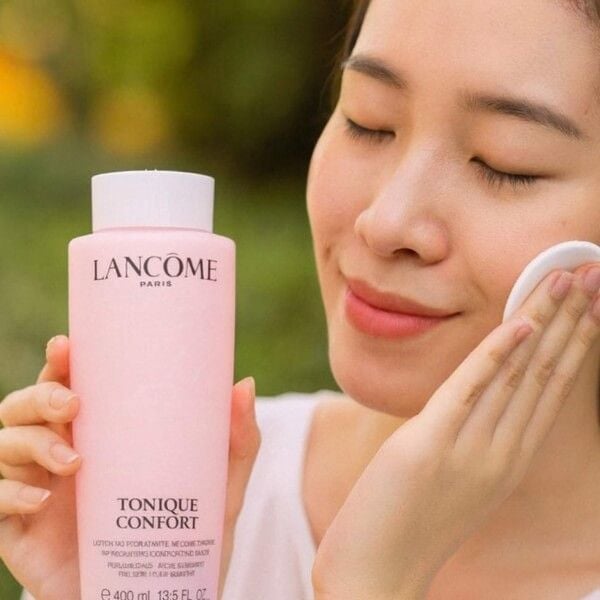 Nước hoa hồng Lancome của Pháp