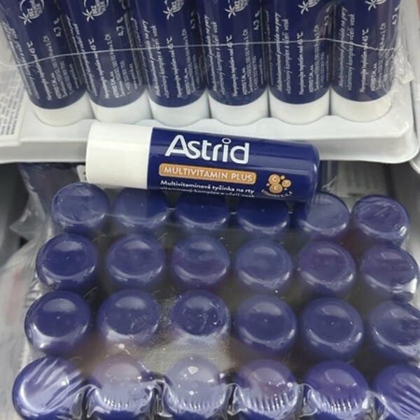 son dưỡng môi mỡ hươu astrid