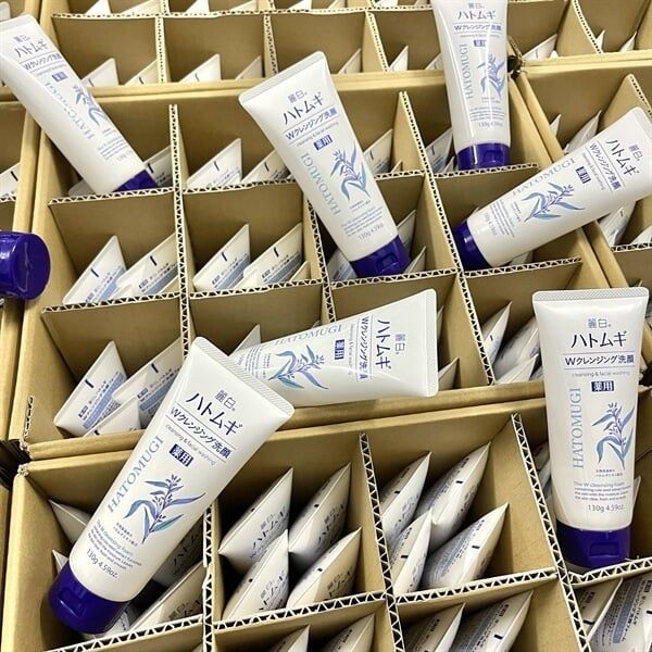Sữa Rửa Mặt Hatomugi, Tẩy Trang The W Cleansing Foam 130gr Nhật Bản