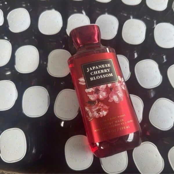 Sữa tắm Bath and Body Works Japanese Cherry Blossom