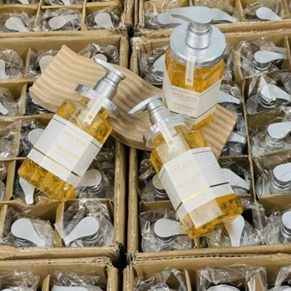 Sữa Tắm Trắng Da Weilaiya Chiết Xuất Hoa Cúc Vạn Thọ 450ml Hồng Kông