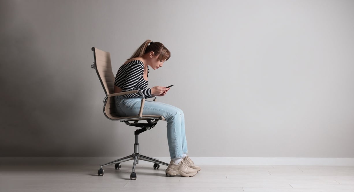 NGỒI LÀM VIỆC 8–12 TIẾNG: CỘT SỐNG BỊ ẢNH HƯỞNG NHƯ THẾ NÀO ?