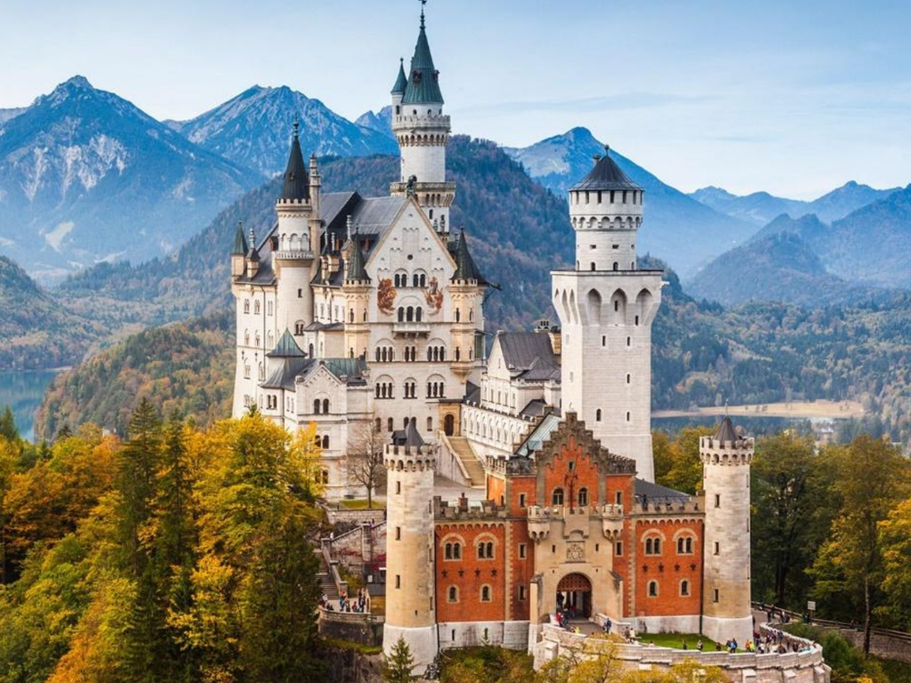 Khám phá lâu đài Neuschwanstein - Cổ tích giữa đời thực nước Đức