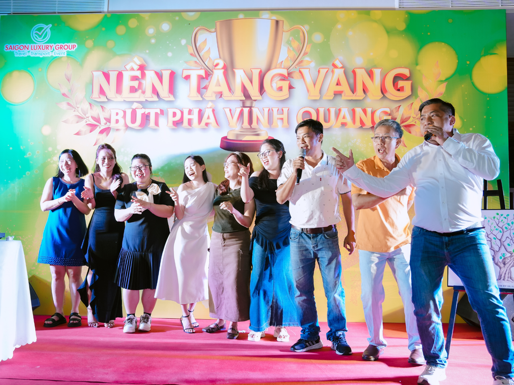 Tổ chức gala dinner trong tour - Giải pháp gắn kết doanh nghiệp