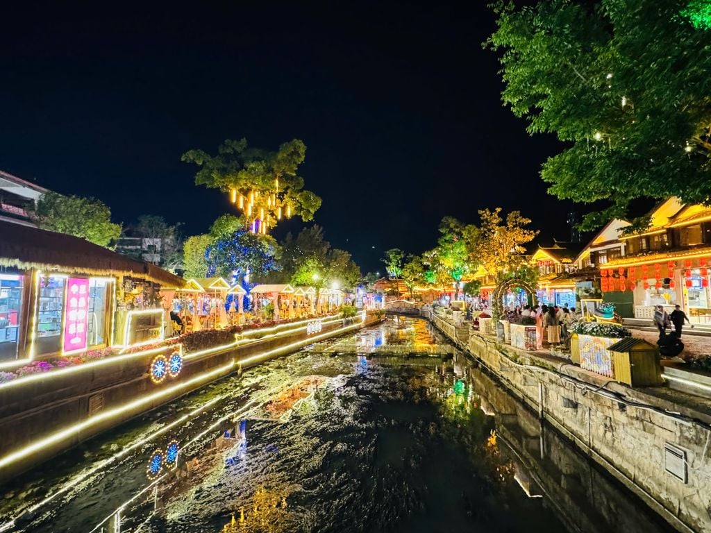 Phố cổ lệ giang Saigon Luxury