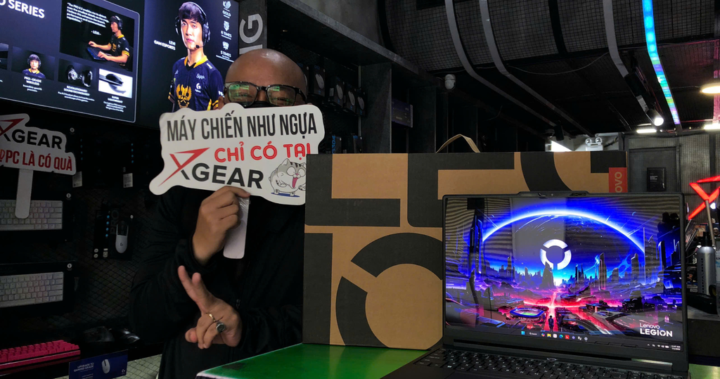 Khách mua hàng tại Xgear