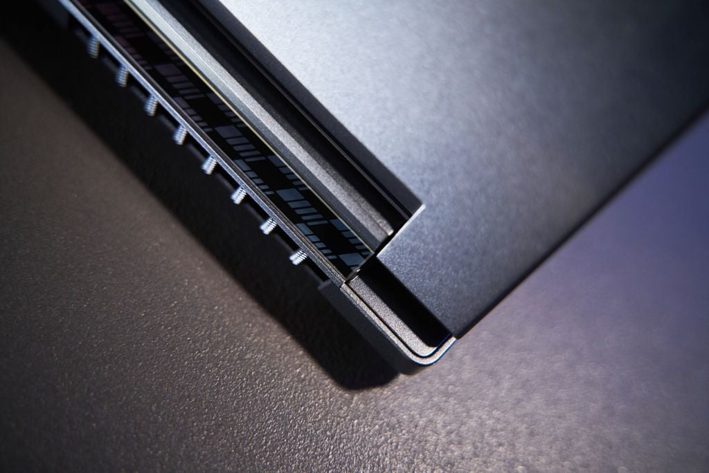 MSI Stealth 16 Mercedes-AMG Motorsport hiệu năng mạnh giá rẻ chưa từng có