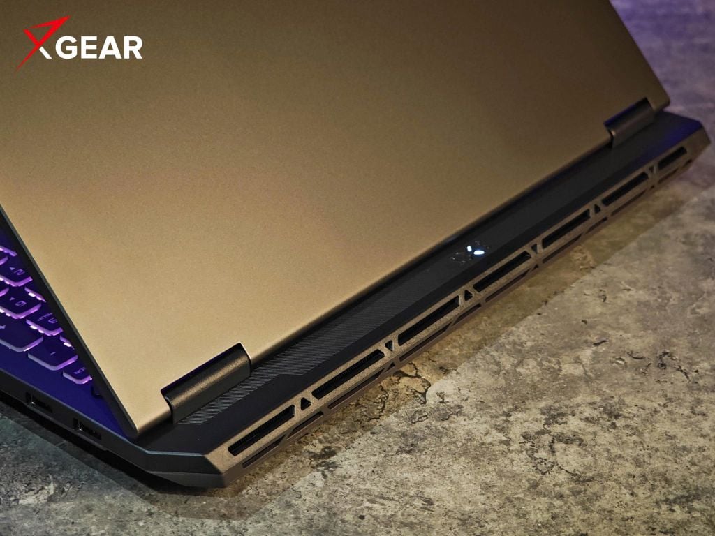 TUF Gaming F16 FX608JH-RV131W tản nhiệt bằng quạt Arc Flow 2.0, hướng quạt mặt lưng laptop