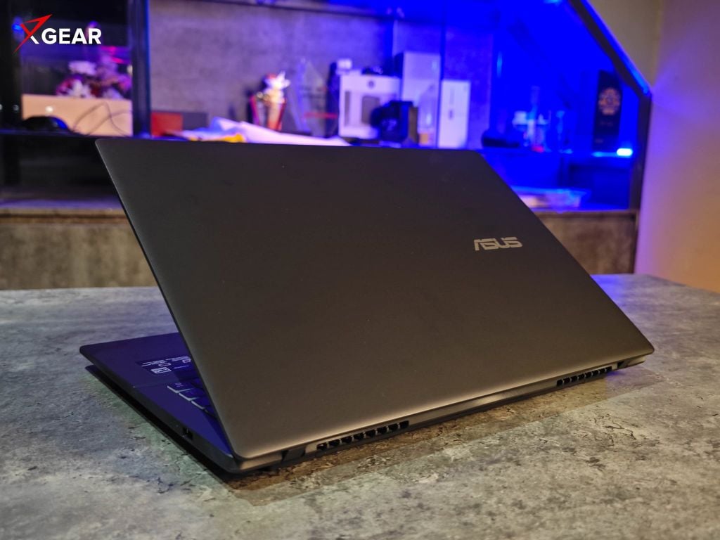 thiết kế Asus AI V16 V3607VH-RP025W gọn nhẹ, thanh lịch