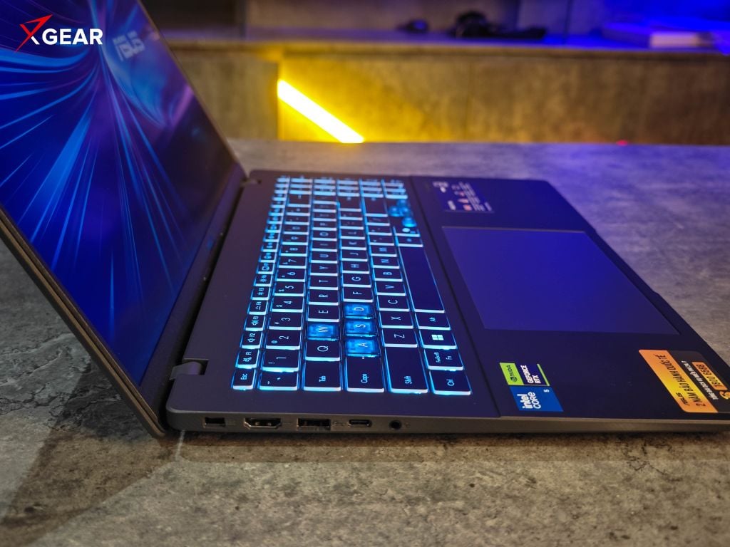 Laptop Asus AI V16 V3607VJ-RP071W đa dạng cổng kết nối 2 mặt bên
