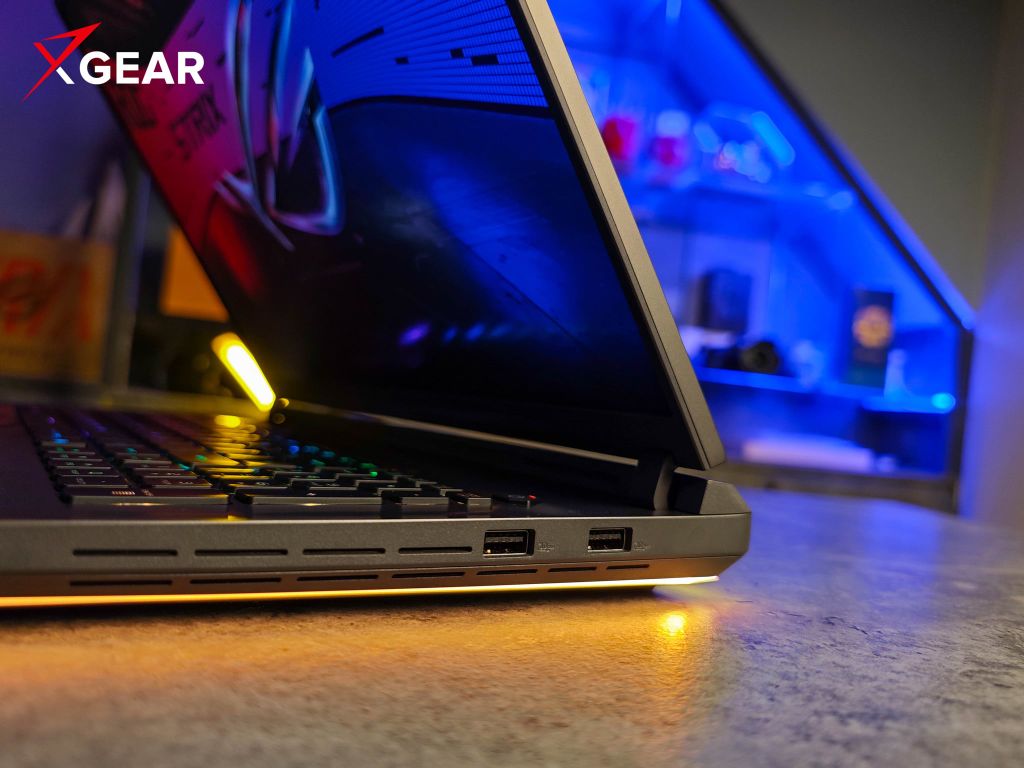 ROG Strix G18 G815LR-S9270W đầy đủ cổng kết nối