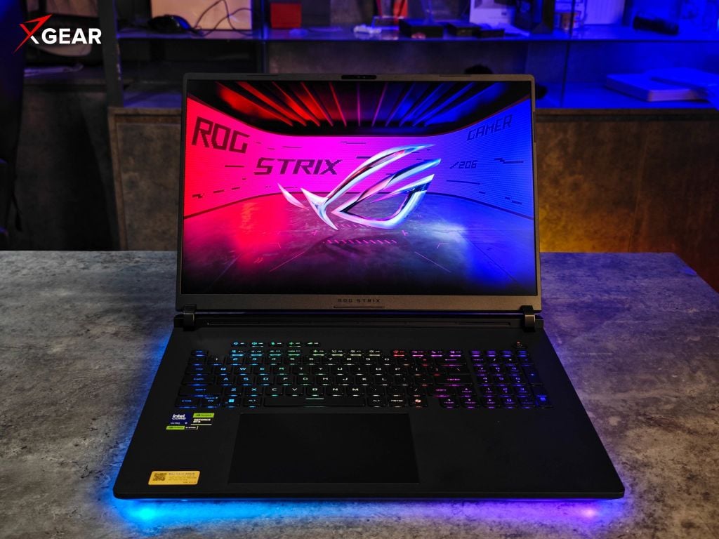 Laptop Gaming Asus ROG Strix SCAR 18 G835LW-SA193W màn hình 18 inch rộng rãi thoải mái khi làm việc