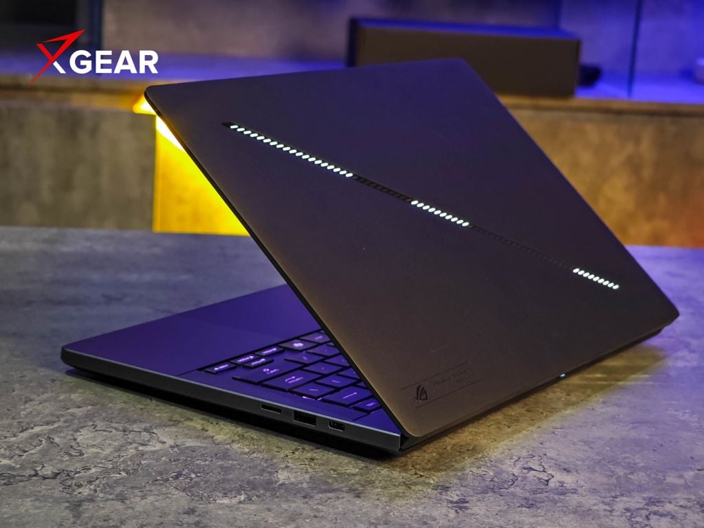 Asus ROG Zephyrus G14 GA403WW-QS145WS pin 73whrs đáp ứng nhu cầu sạc nhanh cho tác vụ văn phòng