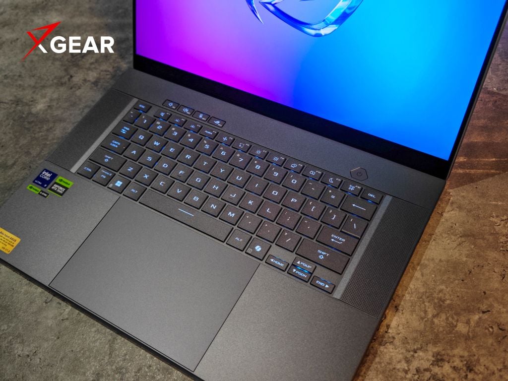 Asus ROG Zephyrus G16 GU605CX-QR147W touchpad rộng rãi