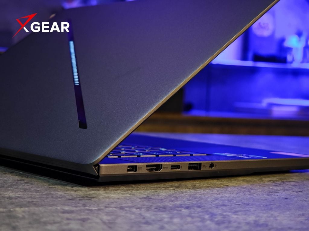 Asus ROG Zephyrus G16 GU606AM-TB032W cổng kết nối bên trái