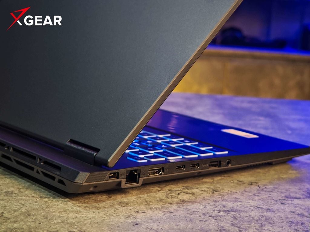 cổng kết nối bên trái Laptop Gaming Asus TUF F16 FX608JHI-TU209W