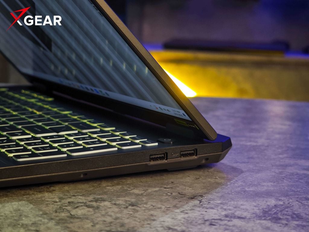 cổng kết nối bên phải Laptop Gaming Asus TUF F16 FX608JHI-TU209W