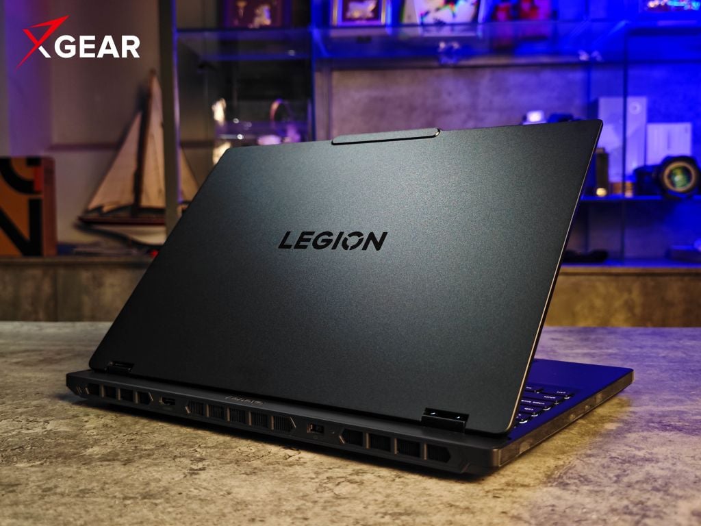 LENOVO Legion 5 15IRX10 83LY00HQVN thiết kế hiện đại với tông màu Eclipse Black