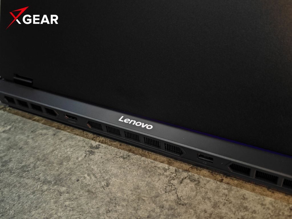 tản nhiệt được bố trí ở phía sau mặt lưng laptop LENOVO Legion 5 15IRX10 83LY00HQVN