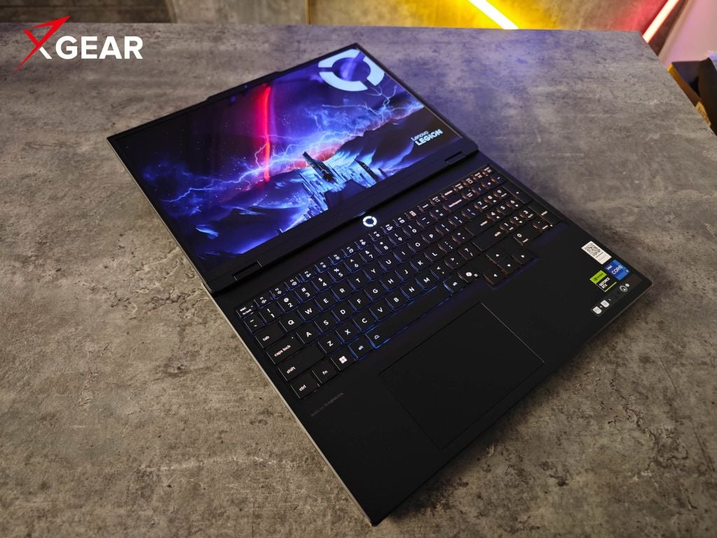 Lenovo Legion 5 15IRX10 83LY00HYVN là laptop gaming không hầm hố