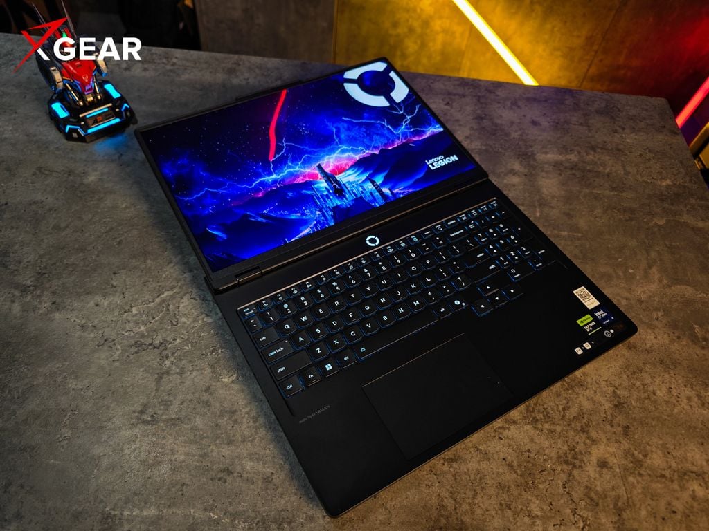 thiết kế Laptop Lenovo Legion Pro 5 16IAX10 83F3002GVN 360 độ
