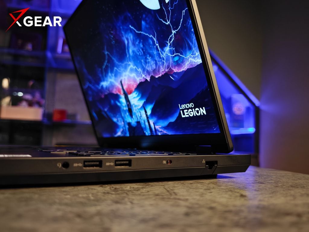 Legion Pro 5 16IAX10 83F3002GVN cổng kết nối đầy đủ