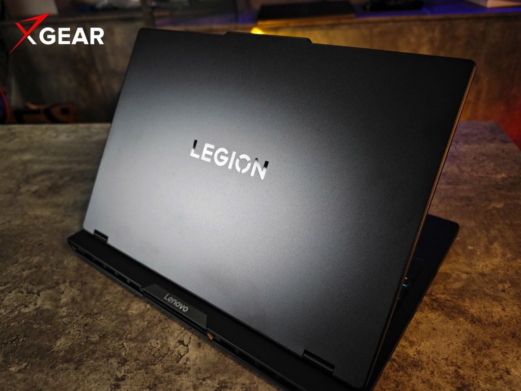 laptop gaming lenovo legion pro 5 16iax10 83f300cwvn mặt sau