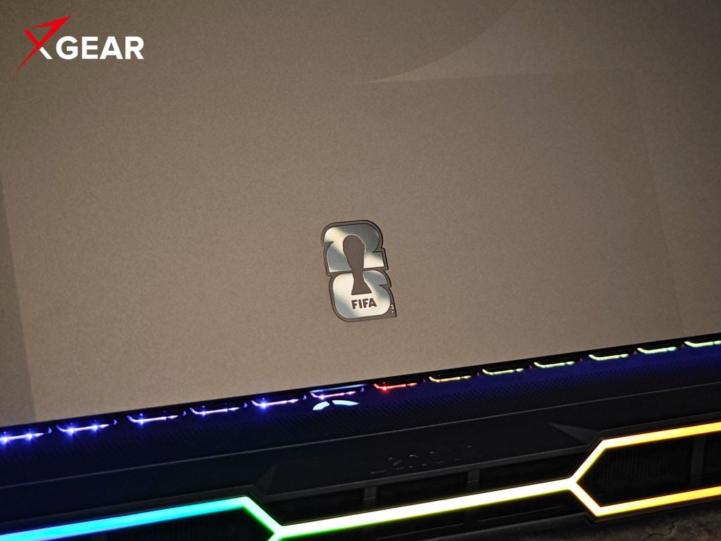 tản nhiệt phía sau mặt lưng Lenovo Legion Pro 7 16IAX10H 83F500JGVN