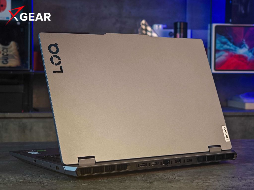 công nghệ tản nhiệt Hyper Chamber được bố trí ở phía sau mặt lưng Lenovo LOQ 15ARP9 83JC00LVVN