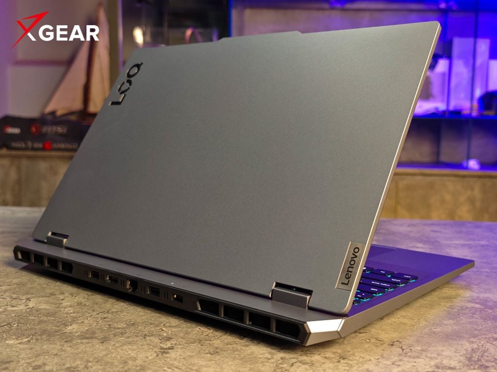 laptop lenovo loq 15irx10 83je00pevn đa dạng cổng kết nối được bố tí ở mặt lưng