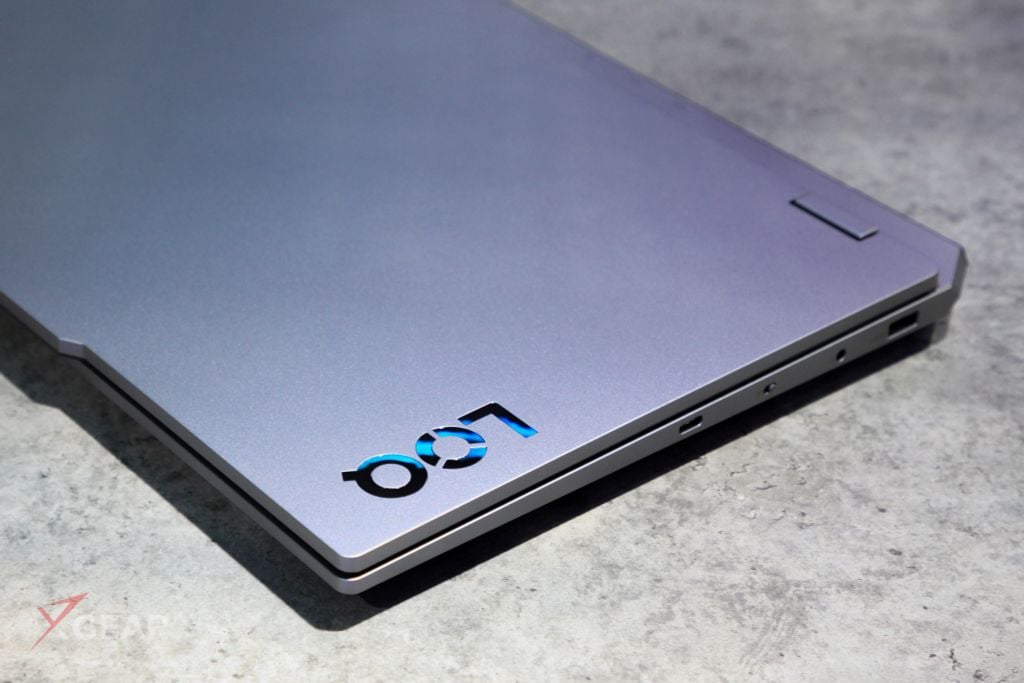 laptop gaming lenovo loq 15irx9 83dv01alvn thiết kế LOQ bên góc đặc trưng