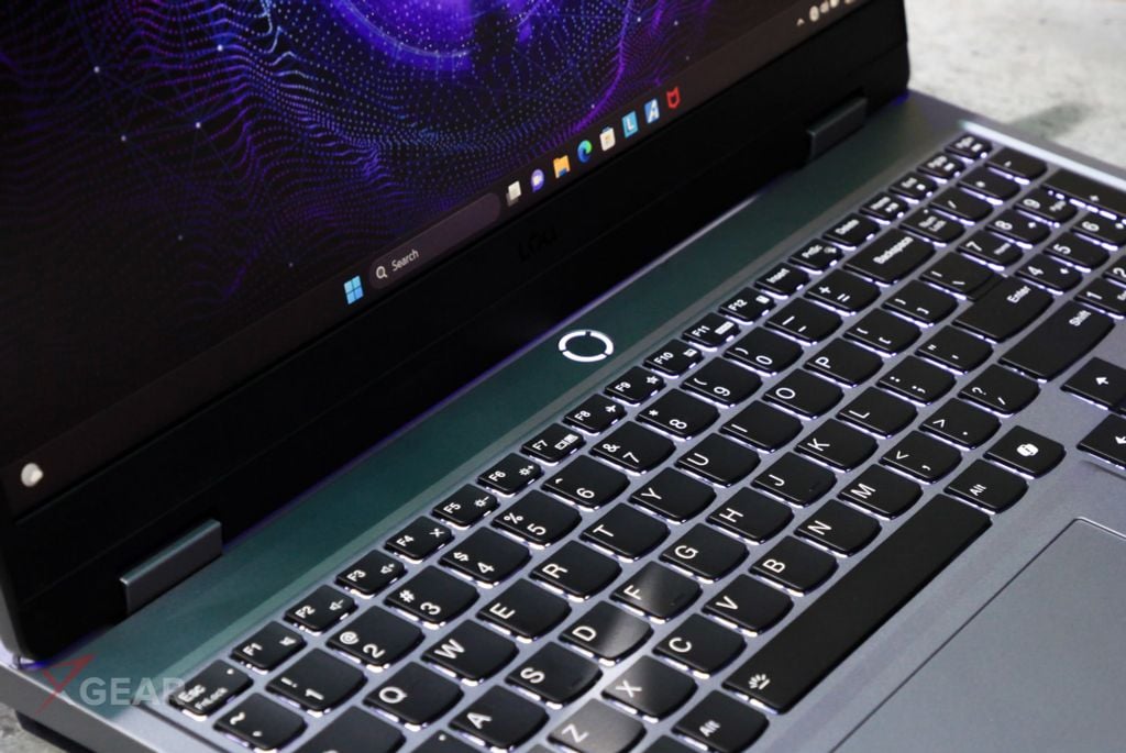 Lenovo LOQ 15IRX9 83DV01ANVN nổi bật với bàn phím LED trắng