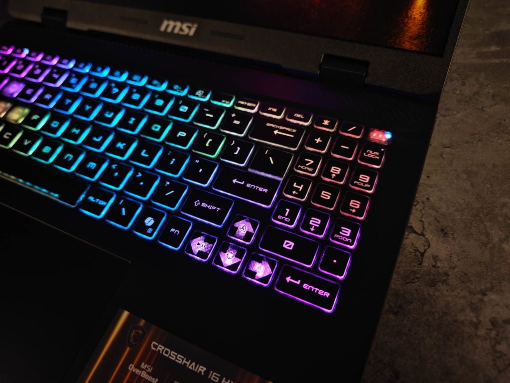 msi crosshair 16 hx ai laptop sở hữu bàn phím RGB rực rỡ