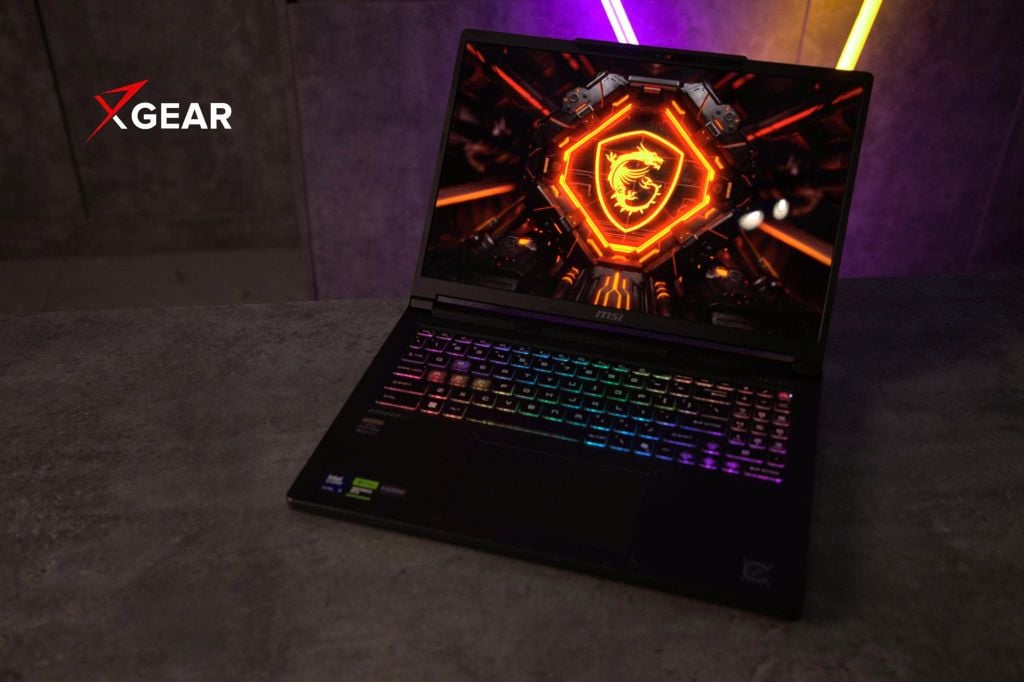 Laptop Gaming MSI Crosshair 16 HX E14WEK 077VN nhìn từ trên xuống