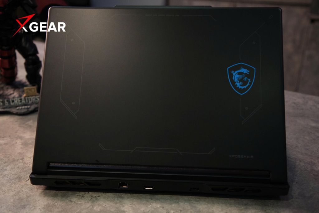 laptop gaming msi crosshair 16 max hx e2wgxk 051vn nắp máy