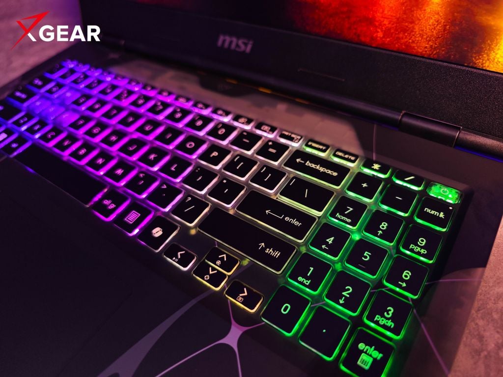 MSI Gaming Cyborg 15 B13WEKG 676VN bàn phím 4 vùng RGB tùy chỉnh màu theo sở thích