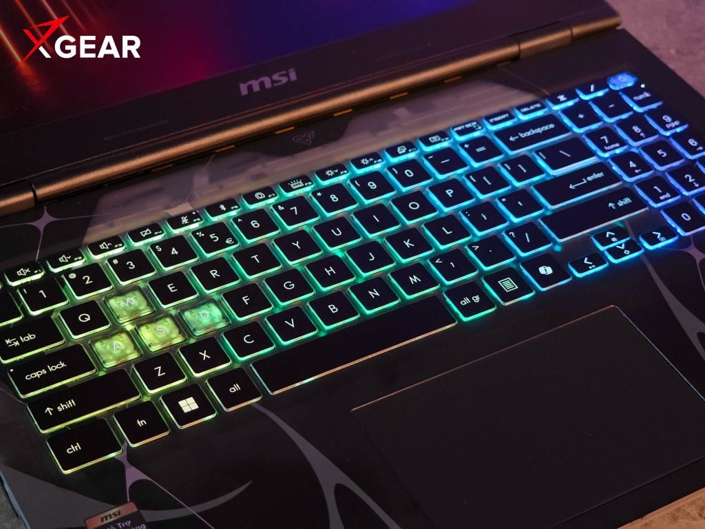 MSI Cyborg 15 B13WFKG 658VN bàn phím đèn RGB đẹp mắt