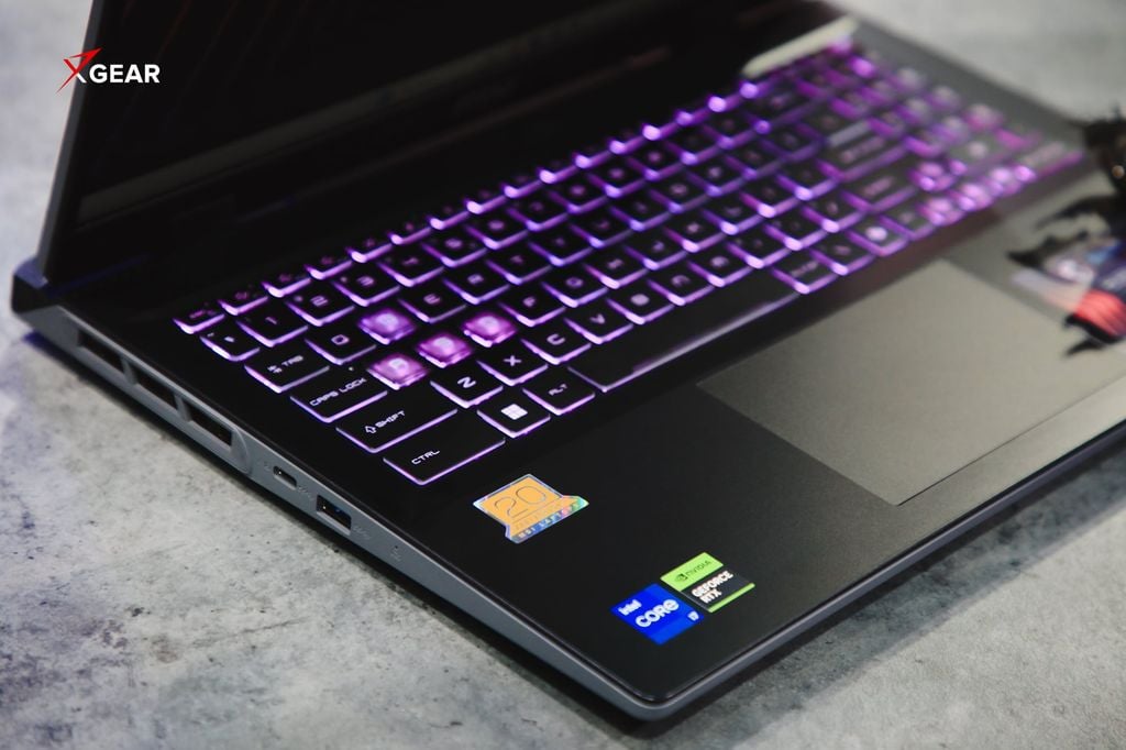 laptop Gaming MSI Sword 16 HX B14VEKG 459VN có đèn bàn phím RGB rực rỡ