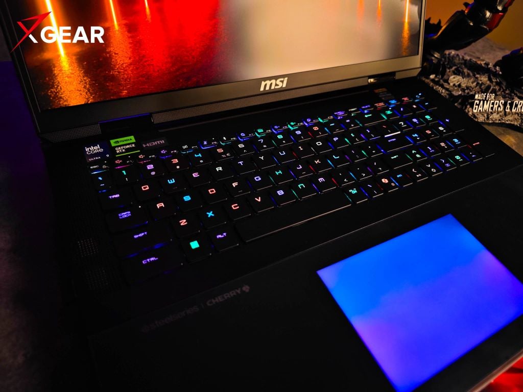 Laptop Gaming MSI Titan 18 HX A2WJ 1200VN trang bị bàn phím cơ mang đến hành trình phím gõ êm ái